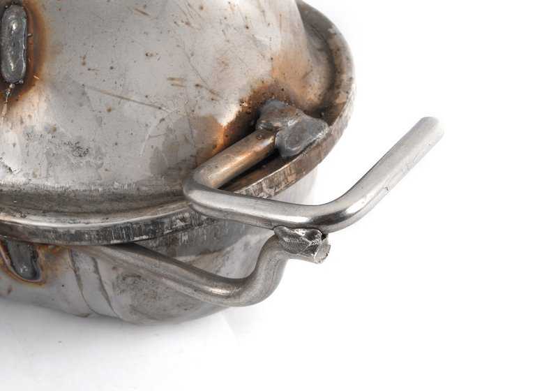 Silencioso intermedio OEM 18107504979 para BMW E39. Compatible con todas las versiones del BMW Serie 5 E39. Pieza original BMW.