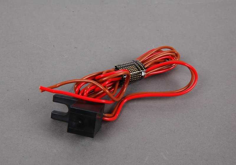 Interruptor OEM 61318378940 para BMW E46, E64, E85. Original BMW. Perfecto para sistemas eléctricos o funciones del habitáculo. Ideal si necesitas sustituir el botón o interruptor original de fábrica.