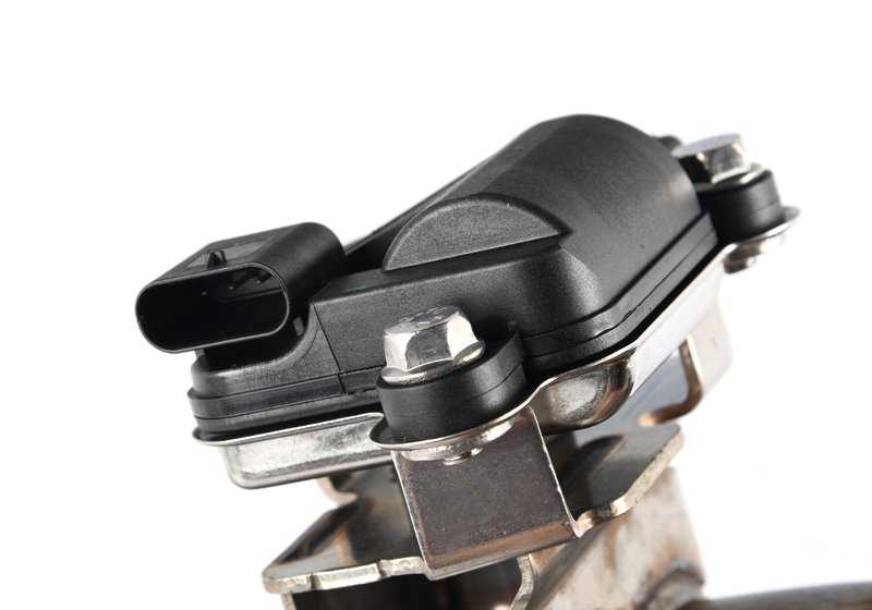 Sistema silenciador de trampilla OEM 18302450807 para MINI Clubman F54 JCW (11/2015 - 06/2019). Original MINI.
