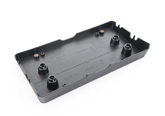 Soporte delantero de matrícula OEM 51118069435 para BMW G80. Compatible con versiones M3, M3 Competition y M3 Competition xDrive. Modelos desde 2020 hasta la actualidad. Original BMW.