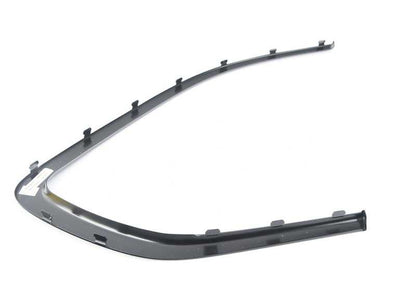 Embellecedor marco ventanilla trasera izquierda OEM 51377465919 para BMW F15, F85. Acabado en negro brillo. Original BMW.