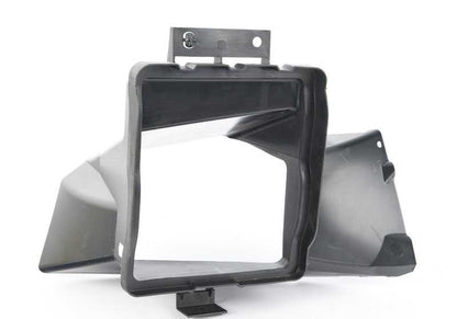 Guía de aire derecha para radiador adicional OEM 51748064226 para BMW F32 430i/440i y F36 430i/440i. Compatible con versiones con M-Paket. Original BMW.