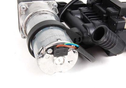Válvula de agua con bomba de agua adicional para BMW Serie 7 E38 (OEM 64118368462). Original BMW