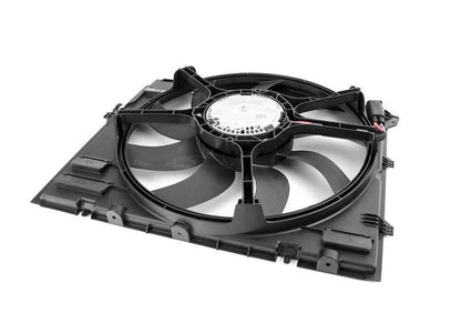 Alloggiamento dei fan con Fan OEM 17112283621 per BMW E90, E91, E92, E93. BMW originale.