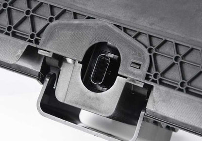 Compuerta de aire inferior OEM 51137497215 para BMW Serie 7 {G11, G12} todos los modelos compatibles. Original BMW.