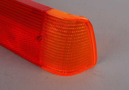 Tulipa trasera derecha OEM 63211368216 para BMW E24. Pieza original BMW.