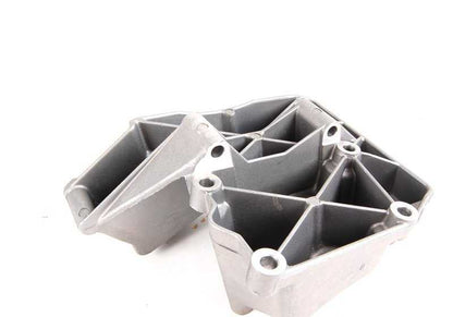 Suporte ao compressor de ar condicionado OEM 64551730768 para BMW E34, E36. BMW original.