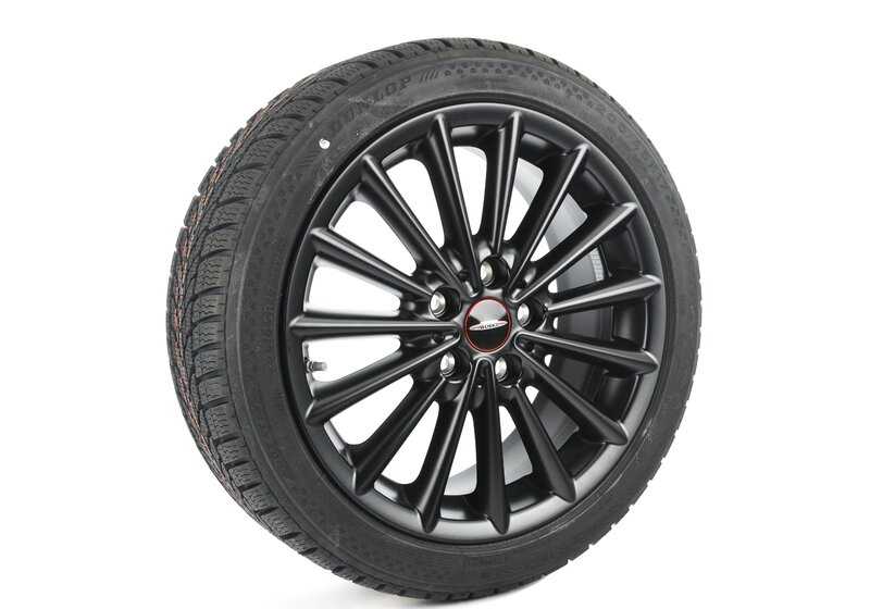 Rueda completa de invierno JCW Multi Spoke 505 negra mate 17" con neumático 205/45R17 88V OEM 36112461642 para MINI F55, F56, F57, F56 BEV… y más. Original MINI.