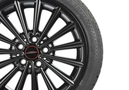Rueda completa de invierno JCW Multi Spoke 505 negra mate 17" con neumático 205/45R17 88V OEM 36112461642 para MINI F55, F56, F57, F56 BEV… y más. Original MINI.
