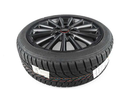 Rueda completa de invierno JCW Multi Spoke 505 negra mate 17" con neumático 205/45R17 88V OEM 36112461642 para MINI F55, F56, F57, F56 BEV… y más. Original MINI.