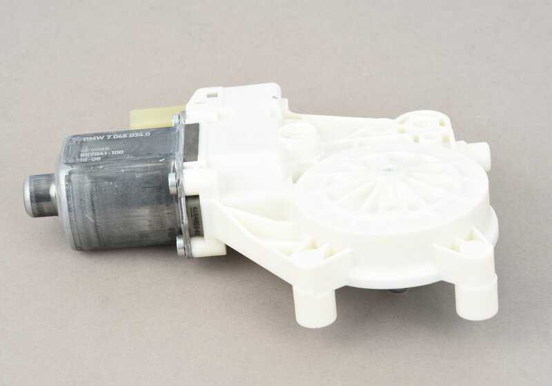 Motor elevalunas delantero derecho OEM 67627046034 para BMW Z4 E89 (sDrive18i, sDrive20i, sDrive23i). Original BMW.
