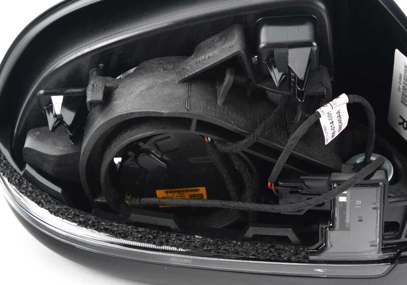 Carcasa de espejo retrovisor derecho (sin cristal, con calefacción) OEM 51167363920 para BMW F15. Original BMW.