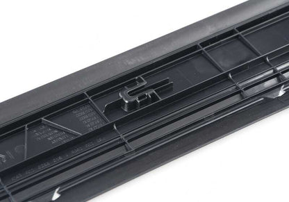 Protector de umbral entrada M Performance carbono OEM 51472460362 para BMW F32 (418d, 418i) desde 2015 hasta 2020. Mejora el diseño deportivo con inserción de carbono. Original BMW.