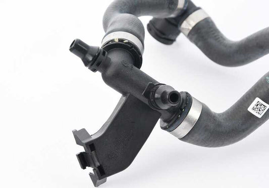 Tubo de alimentação do radiador OEM 17128602678 para BMW Série 5 G30, Série 7 G11, G12. BMW genuíno.