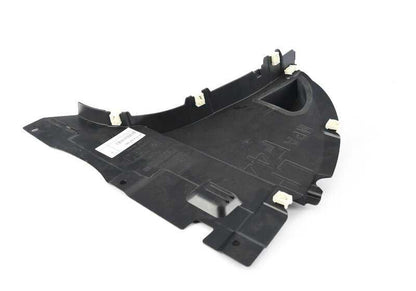 Couverture inférieure de la roue gauche passe 51718497243 pour BMW F44 216d, 216i, 218d, 218i, 220d. BMW d'origine.