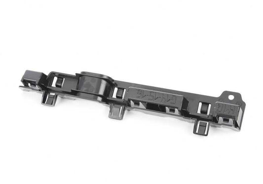 Soporte derecho de faldón lateral OEM 51777429054 para BMW F91, F92, F93, G14, G15, G16. Original BMW.