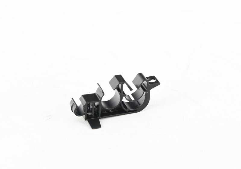 Clip triple para anclaje en depósito de combustible OEM 16127286140 para BMW F20, F21, F22, F23, F87, F30, F31, F34, F35, F80, F32, F33, F36, F82, F83. Original BMW.