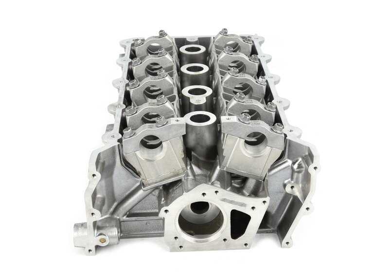 Cylinder head with support rails for BMW E30, E36 (OEM 11121739913). Original BMW