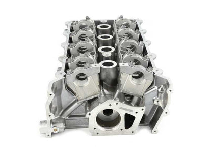 Cylinder head with support rails for BMW E30, E36 (OEM 11121739913). Original BMW