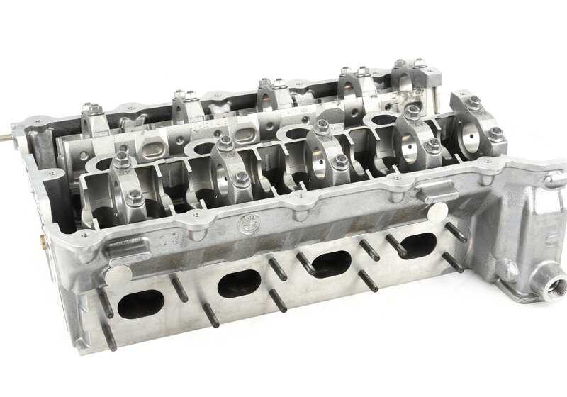 Cylinder head with support rails for BMW E30, E36 (OEM 11121739913). Original BMW