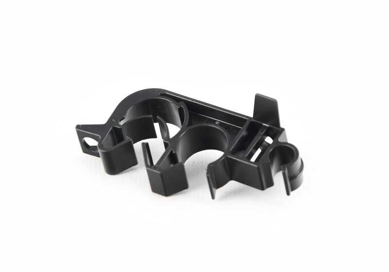 Clip triple para anclaje en depósito de combustible OEM 16127286140 para BMW F20, F21, F22, F23, F87, F30, F31, F34, F35, F80, F32, F33, F36, F82, F83. Original BMW.