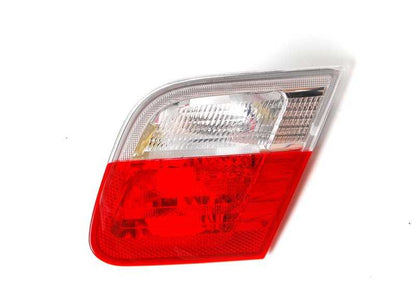 Luz trasera en tapa del maletero derecha OEM 63218364728 para BMW Serie 3 E46 (316i, 318i... y más). Original BMW.