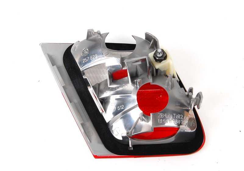 Luz trasera en tapa del maletero derecha OEM 63218364728 para BMW Serie 3 E46 (316i, 318i... y más). Original BMW.