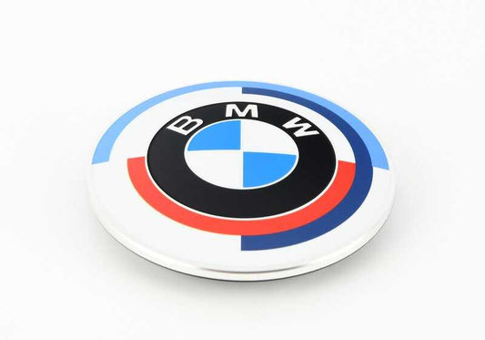 Emblema 50 años M para aleta delantera OEM 51148087197 para BMW X7 G07, X7 G07 LCI. Original BMW.
