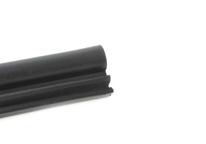 Sellado lateral del capó delantero para BMW E63, E64 (OEM 51767138595). Original BMW