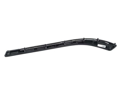Moldura trasera izquierda negra OEM 51437389777 para BMW F32, F33, F82. Original BMW.