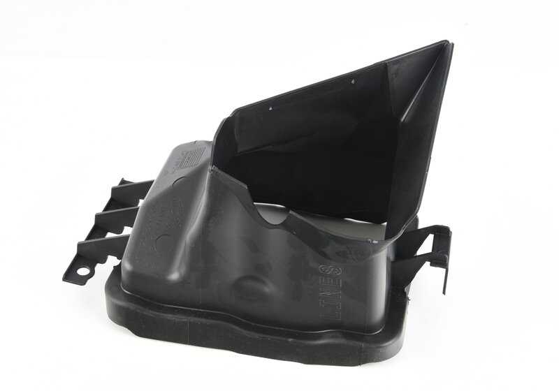 Condotto d'aria destro per radiatore spostato OEM 51747432632 per la serie BMW 4 F32 (418i, 430d, 435d XDrive, 440i). Compatibile con i modelli dal 03/2017 al 06/2020. BMW originale BMW.