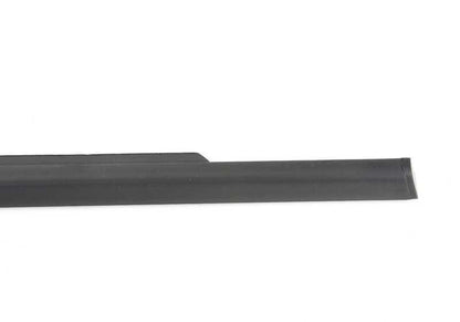 Cubre moldura exterior de la puerta trasera derecha OEM 51352990316 para BMW E84. Original BMW.