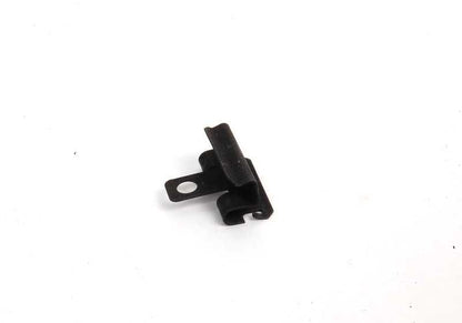 Clip de sujeción OEM 51717012032 para BMW X5 E53. Original BMW.