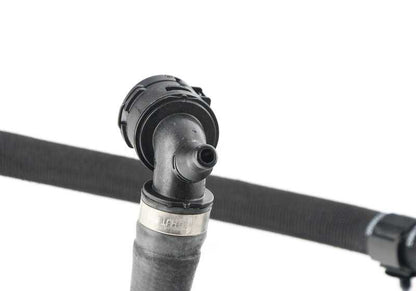 Manguera intercooler OEM 17128071764 para BMW X5 F95 y X6 F96. Conducción del aire de carga al sistema de refrigeración. Pieza original BMW.