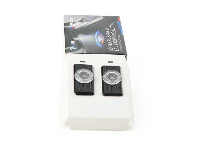 LED 50 Proiettore Jahre per BMW 1 F40 Series, serie 2 F44 G42 G87, serie 3 G20 G21 G28 G28N G80 G81, 4 G22 G23 G26 G82 G82 G83, XM G09, Z4 G29 (OEM 63315A64018). BMW originale.