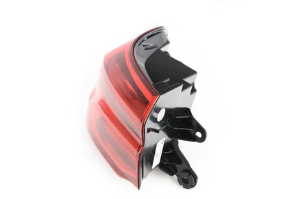 Piloto trasero izquierdo (en la aleta) OEM 63217420739 para BMW F39. Original BMW.