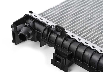 Radiador de refrigerante OEM 17119468695 para BMW G01, G08, F97, G02, F98. Original BMW.