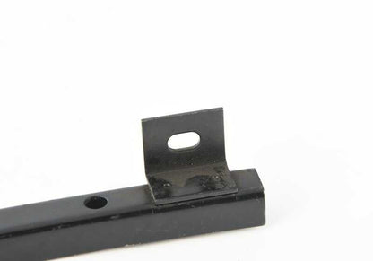 Guía delantera izquierda OEM 51321849207 para BMW E23. Original BMW.