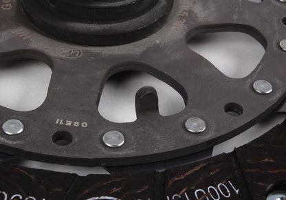 Kit de embrague completo OEM 21207587368 para BMW E82, E88, E90, E91, E92, E93, E60, E61, E85, E89. Incluye disco y prensa. Para modelos con motor N52K. Original BMW.