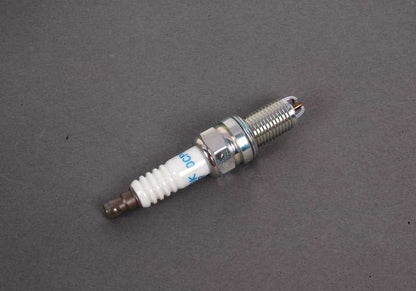 OEM Bujía 12120022902 per BMW E46 M3 e Z3 M 3.2 (motori S54). Compatibile con BL91, BL92, BR91, BR92, BL95, BL96, CL91, CL92, CN91, CN92. BMW originale.