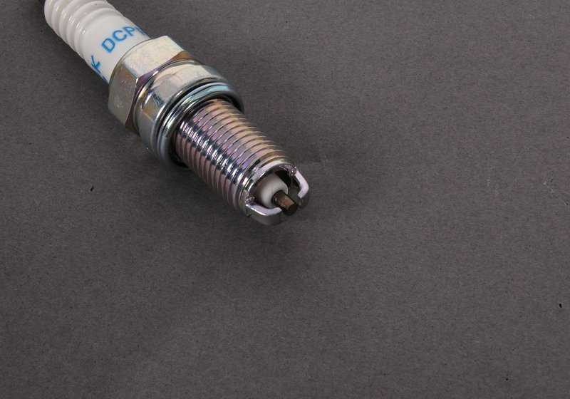 OEM Bujía 12120022902 per BMW E46 M3 e Z3 M 3.2 (motori S54). Compatibile con BL91, BL92, BR91, BR92, BL95, BL96, CL91, CL92, CN91, CN92. BMW originale.