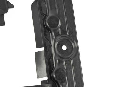 Cubierta inferior del motor OEM 51758060098 para BMW F91, F92, F93 M8 Competition. Pieza original BMW.
