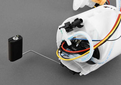 Unidad de alimentación de combustible OEM 16115A049B7 para BMW G30 (Serie 5). Pieza original BMW.