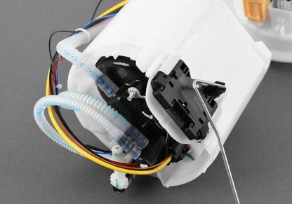 Unidad de alimentación de combustible OEM 16115A049B7 para BMW G30 (Serie 5). Pieza original BMW.