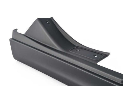 Cubrepanel lateral derecho OEM 51775A3E756 para MINI F55 (Cooper, Cooper S, Cooper D, One) y F65. Pieza original MINI. Ideal para sustituir el embellecedor lateral derecho dañado o desgastado.