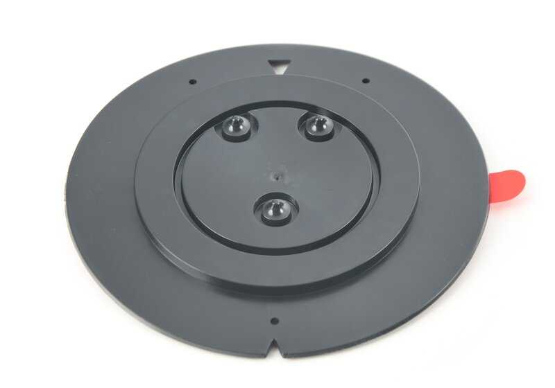 Soporte de emblema OEM 51147396324 para BMW i3 {I01} (60Ah, 120Ah, Rex). Compatible con todos los modelos de 2013 a 2022. Pieza original BMW para fijación de insignias o logotipo trasero.