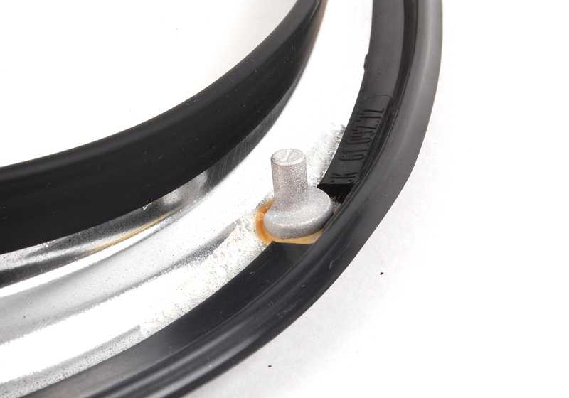 Embellecedor derecho OEM 51132232438 para BMW E34. Original BMW.