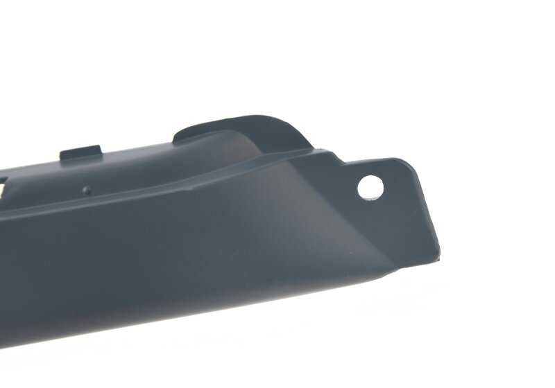 Moldura trasera izquierda imprimada OEM 51127005929 para BMW E39 520d, 520i (todos los motores y transmisiones compatibles). Pieza original BMW.