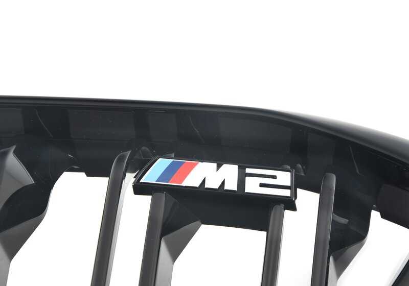 Rejilla decorativa frontal pintada OEM 51135A386B3 para BMW Serie 2 F87N. Original BMW.