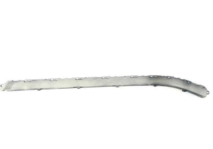 Moldura trasera izquierda imprimada OEM 51127005929 para BMW E39 520d, 520i (todos los motores y transmisiones compatibles). Pieza original BMW.